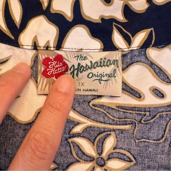 Hilo Hattie Hawaiian Shirt Navy Blue White Tan Floral Bold Button Front Shirt 1X - Picture 10 of 12
